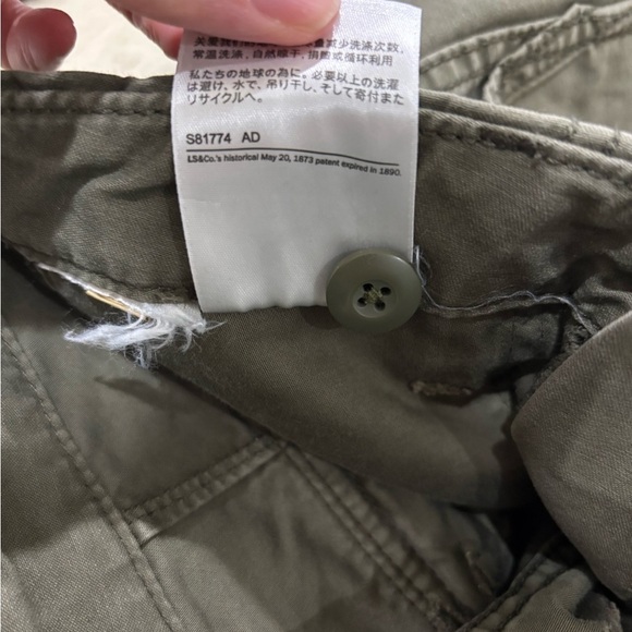 LEVIS • Women’s Ribcage Straight Utility Pants in Olive Night Size 26 - Picture 8 of 8